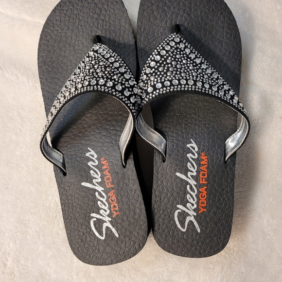 NWOB Skechers Rhinestone Flip Flop Sandals Size 8 - Picture 2 of 6